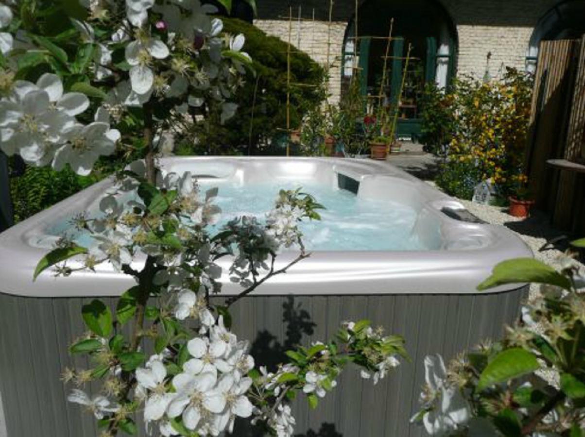 Manoir De Bois En Ardres Exterior photo