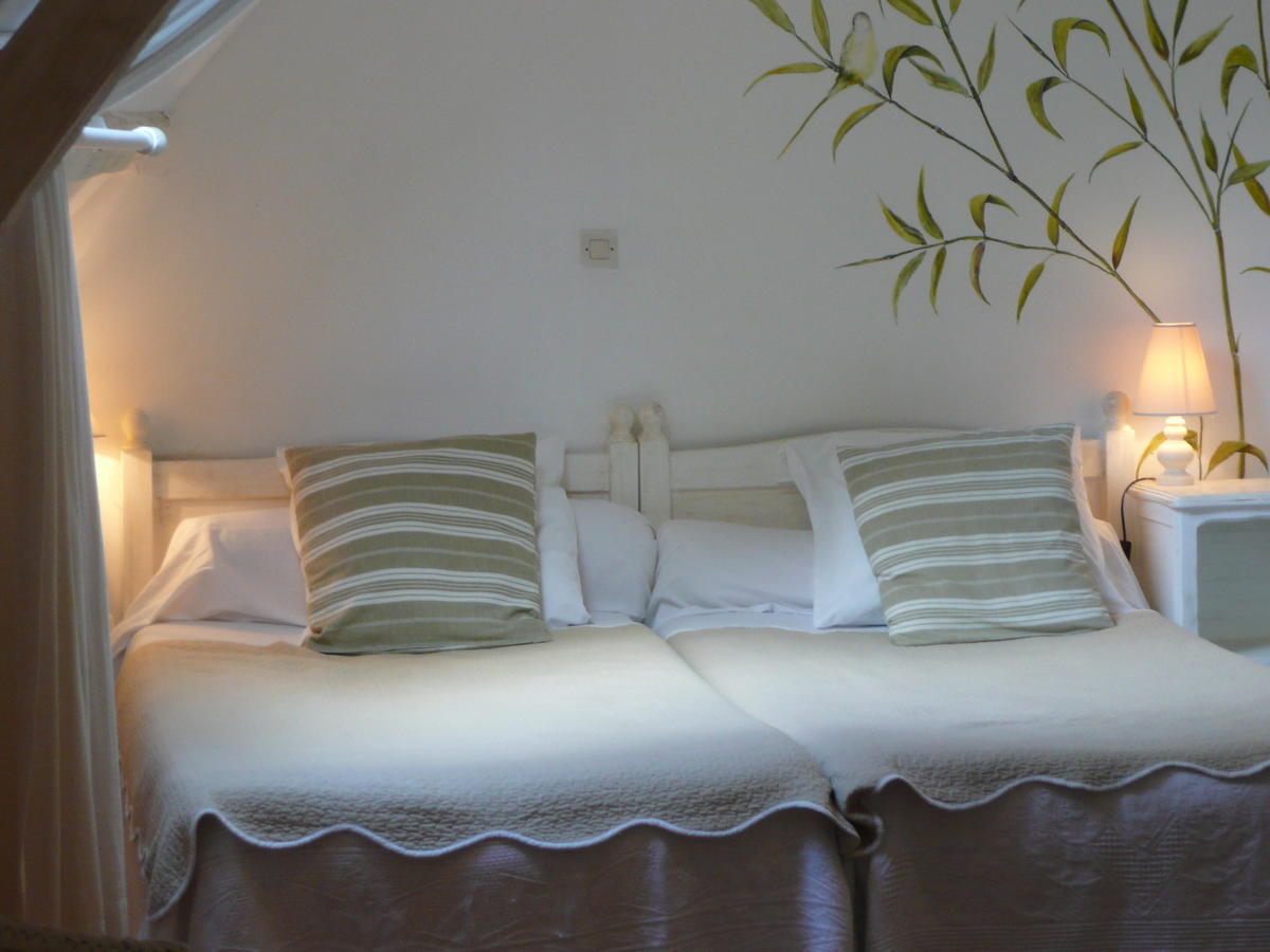 Manoir De Bois En Ardres Room photo
